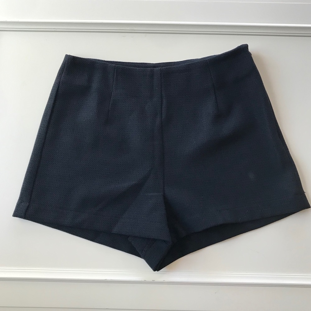 Women’s Kendall & Kylie Black Dress Shorts XSmall